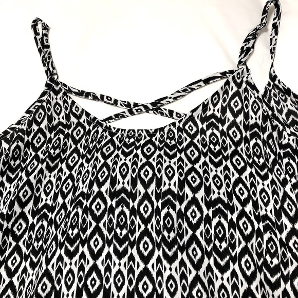 Torrid 3 Black/White Ikat Georgette  Swing Cami Tank Top - Picture 6 of 14